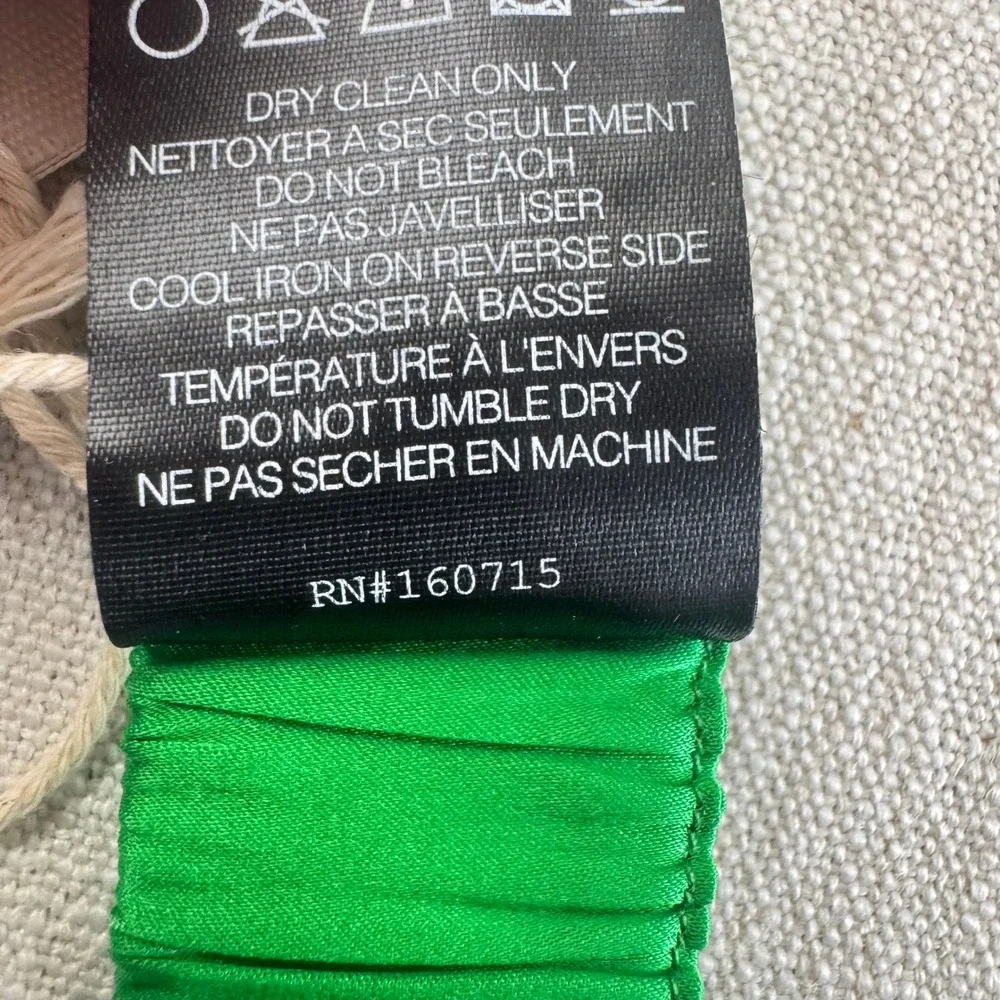 SER.O.YA Kelly Green Silk Bralette Top V-Neck Adjustable Straps Size X‎ Small